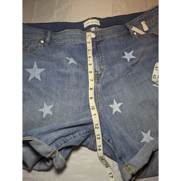 Lane Bryant Mid Rise Boyfriend Midi Shorts Women's Size 20 Denim Stars Print - Picture 16 of 16